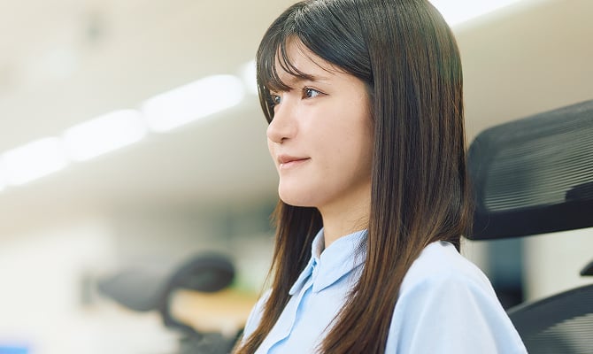 社員の横顔写真